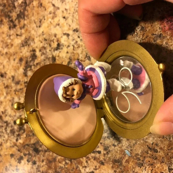 Vintage Hallmark Compact Skater Christmas ornament Christmas Reflection 1998 - Picture 3 of 8